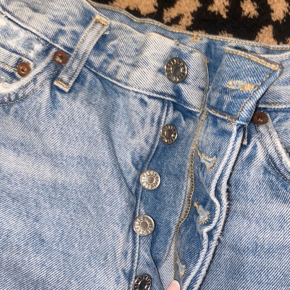 Agolde Parker vintage cutoff short light wash jean shorts with alterations - Picture 2 of 8